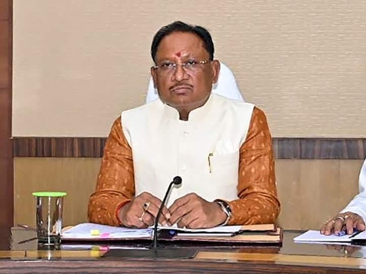 Chhattisgarh CM Vishnu Deo Sai Connection barefoot Person Jageshwar Chhattisgarh CM Residents ann | Chhattisgarh News: नंगे पांव रहने वाले शख्स को सीएम विष्णुदेव साय ने भीड़ से बुलाकर लगाया ...