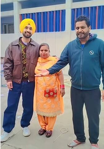 ਇਸ ਵਿੱਚ ਤੁਸੀ ਵੇਖ ਸਕਦੇ ਹੋ ਕਿ ਦਿਲਜੀਤ ਇਹ ਕਹਿੰਦੇ ਵਿਖਾਈ ਦੇ ਰਹੇ ਹਨ, ਕਿ ਵੱਡੇ-ਵੱਡੇ ਕਲਾਕਾਰ ਇੱਕ ਦੂਜੇ ਨਾਲ ਫੋਟੋ ਨਹੀਂ ਕਰਵਾਉਂਦੇ, ਅਤੇ ਪਾਜ਼ੀ ਕੋਲੋਂ ਸਿੱਖਿਆ ਲੈ ਲਵੋ, ਵੇਖੋ ਕਿਵੇਂ ਹੱਕ ਨਾਲ ਫੋਟੋ ਕਰਵਾਉਂਦੇ ਨੇ... ਦੇਖੋ ਚਾਰ ਦਿਨ ਦੀ ਜ਼ਿੰਦਗੀ ਏ, ਪਤਾ ਨਹੀਂ ਕੱਲ੍ਹ ਨੂੰ ਰਹਿਣਾ ਕੀ ਨਈ ਰਹਿਣਾ। ਵੀਡੀਓ ਵਿੱਚ ਅਖੀਰ ਤੇ ਭਾਬੀ ਨੇ ਕੀ ਕਿਹਾ ਵੇਖੋ ਵੀਡੀਓ...