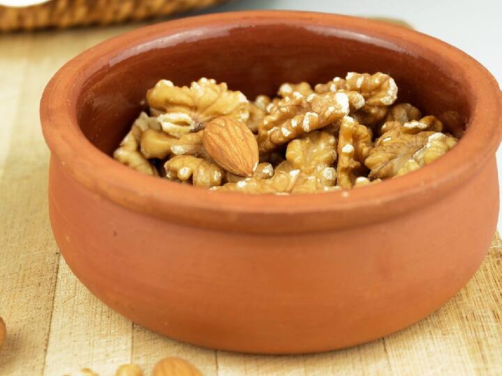 Benefits Of Walnuts : 'या' लोकांनी अक्रोड कधीही खाऊ नये;  शरीरावर मोठे दुष्परिमाण होतात.