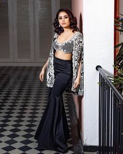 Nushrratt Bharuccha Pics: બ્લેક એન્ડ વ્હાઇટ ઇન્ડો-વેસ્ટર્ન આઉટફિટમાં નુસરત ભરુચાનો આગવો ઠાઠ