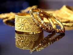 Gold : कमी किंमतीत मिळणार सोनं