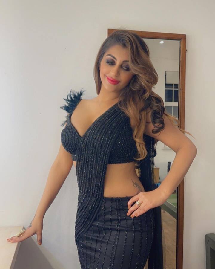 `నోటా` సినిమాతో టాలీవుడ్ కి పరిచయమైన ఢిల్లీ బ్యూటీ యషికా ఆనంద్ తెలుగుతో పాటు తమిళ మూవీస్ లోనూ నటించింది.