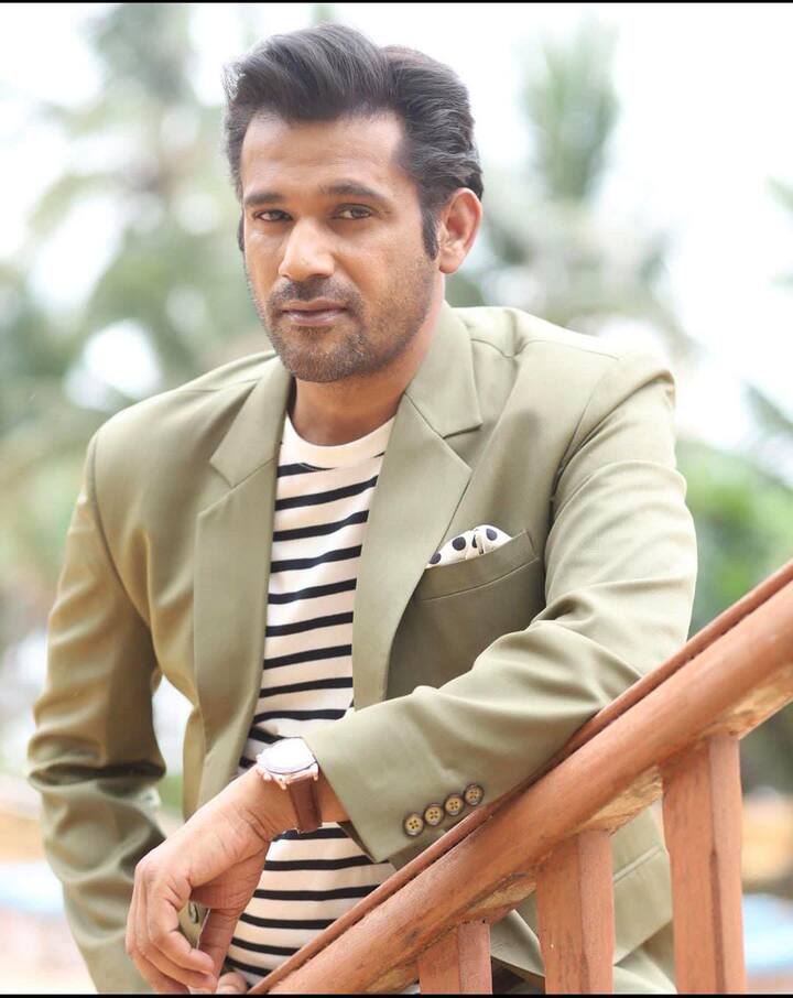 The actor has consistently proven that he's not just a powerhouse performer but also a trendsetter in the fashion world. Here’s taking a look at five instances when Sohum Shah aced his fashion game, leaving us in awe of his sartorial choices.