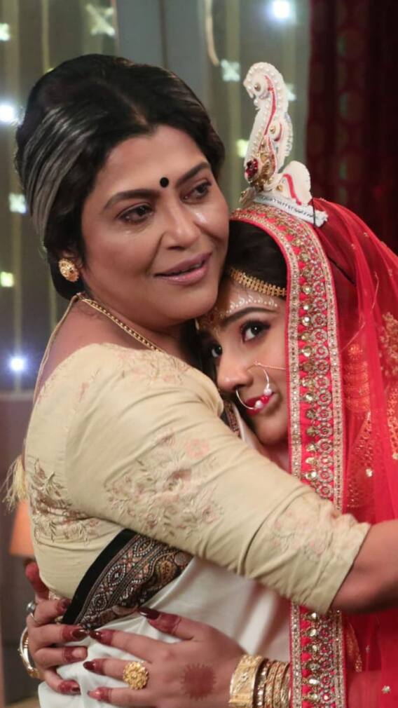 চারুশীলার মৃত্য়ুতে ভেঙে গেল আবির-টুম্পার বিয়ে!