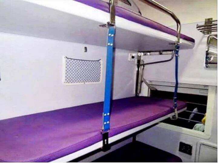 ट्रेन में सफर के दौरान अगर आपको मिडिल बर्थ मिली है तो जान लें कि इसका इस्तेमाल आप केवल रात 10 बजे से सुबह 8 बजे की बीच ही कर सकते हैं.