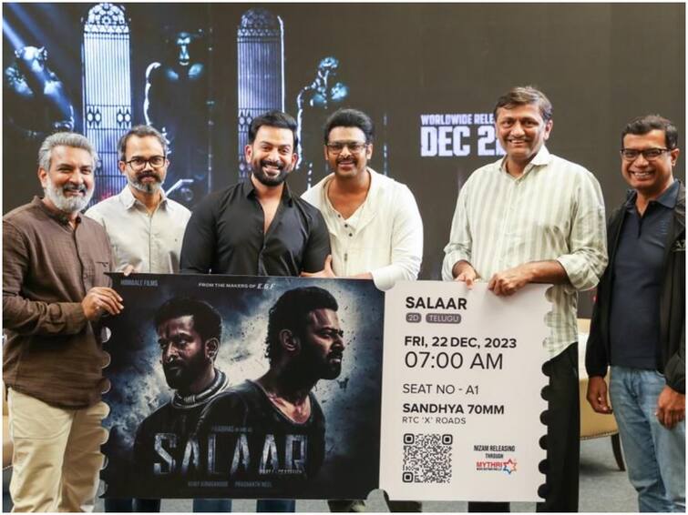 Rajamouli buys first ticket of Salaar in Nizam Telugu News Salaar: 'సలార్' ఫస్ట్ టికెట్ రాజమౌళి కొన్నారోచ్ - మొత్తం మీద బయటకొచ్చిన ప్రభాస్