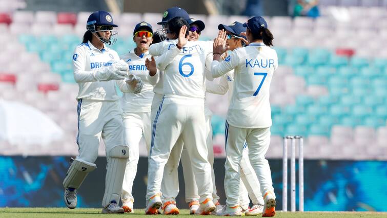 Deepti Sharma stars as India register first test win over England INDW vs ENGW: দীপ্তির স্পিনের ফাঁদে অসহায় আত্মসমর্পণ, ইংল্যান্ডের বিরুদ্ধে ঐতিহাসিক টেস্ট জয় ভারতের