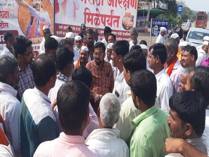 Maratha protester aggressive in Beed district development journey villagers stopped Maratha Reservation  marathi news Maratha Reservation  : बीड जिल्ह्यात मराठा आंदोलक आक्रमक, प्रशासनाची विकास यात्रा अडवली