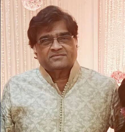 मराठी चित्रपटसृष्टीसोबतच हिंदी चित्रपटसृष्टीमध्ये देखील अशोक सराफ यांनी विशेष ओळख निर्माण केली आहे.