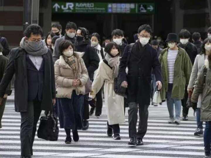 Japan Influenza cases hit high levels at fastest pace in 10 years know about covid Japan Influenza: कोरोना के साथ-साथ जापान में मंडरा रहा है इंफ्लुएंजा का खतरा, मरीजों की संख्या रिकॉर्ड स्तर पर पहुंची