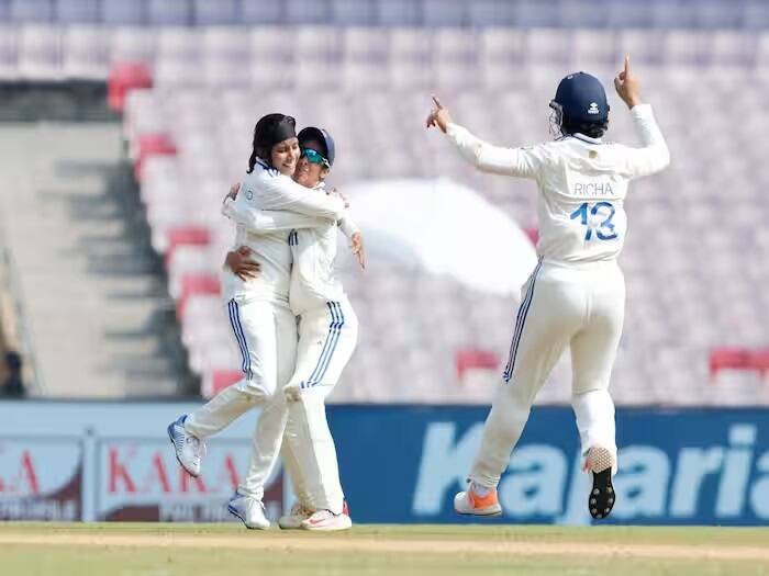 Test Record Victory: IND W vs ENG W Only Test Live Score Day 3: India Hammer England by 347 Runs to Break Record for Biggest Win in History IND-W Vs ENG-W: ભારતે ઇંગ્લેન્ડને આપી કારમી હાર, મેળવી ટેસ્ટ ઇતિહાસની સૌથી મોટી જીત