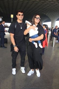 बेटी देवी और पति करण सिंह ग्रोवर संग एयरपोर्ट पर स्पॉट हुईं बिपाशा बसु, एक्ट्रेस ने ब्लैक में की 'फाइटर' एक्टर संग ट्वीनिंग, लगीं बेहद स्टाइलिश