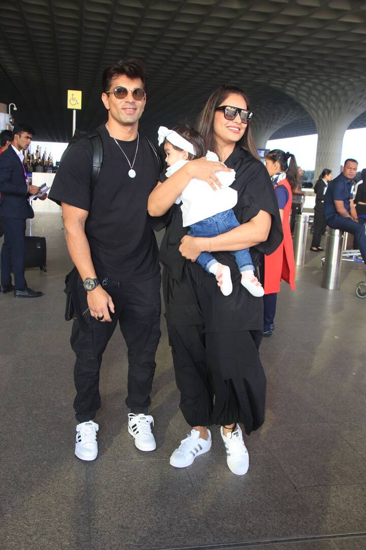 बिपाशा बसु मुंबई एयरपोर्ट पर विद फैमिली स्पॉट हुईं, इस दौरान एक्ट्रेस काफी स्टाइलिश लगीं.