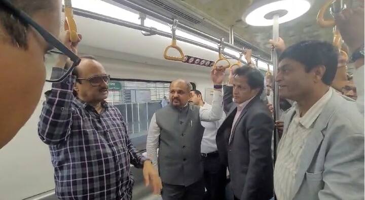 यावेळी प्रशासकीय अधिकारी, मेट्रोचे अधिकारी उपस्थित होते.