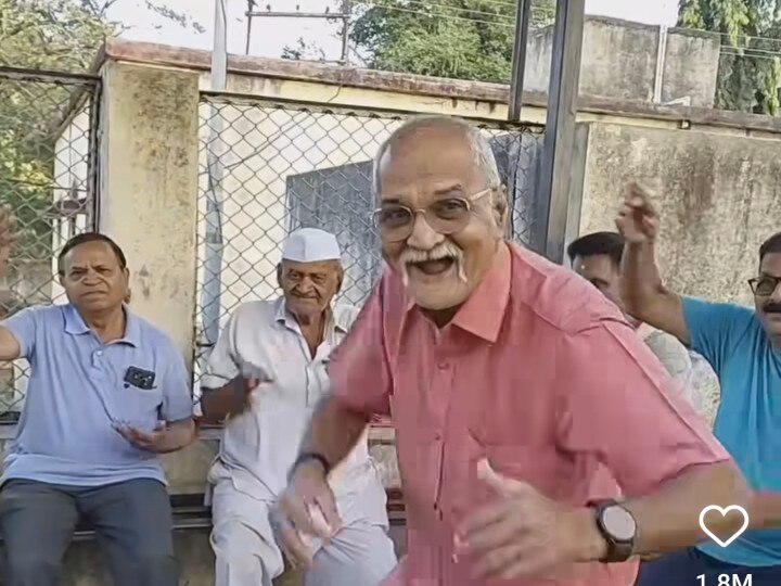 older man amazing dance on song mere sapno ki rani viral video hit