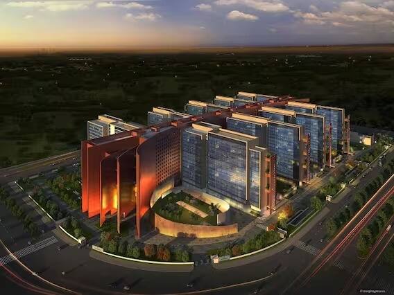 Surat Diamond Bourse Photos: पंतप्रधान नरेंद्र मोदी (PM Narendra Modi) आज सूरतमध्ये (Surat) सूरत डायमंड बोर्सचं (Surat Diamond Bourse) उद्घाटन करणार आहेत, जी जगातील सर्वात मोठी ऑफिस बिल्डिंग असल्याचं म्हटलं जात आहे.