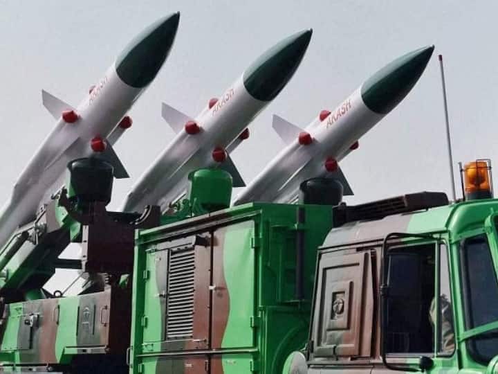 'आकाश' से बरसेगा दुश्मनों पर कहर! IAF ने मिसाइल से एक साथ हिट किए 4 टारगेट, जानें खासियत Indian Air Force Indigenous Akash Missile system destroys 4 targets simultaneously during astrashakti exercise 'आकाश' से बरसेगा दुश्मनों पर कहर! IAF ने मिसाइल से एक साथ हिट किए 4 टारगेट, जानें खासियत