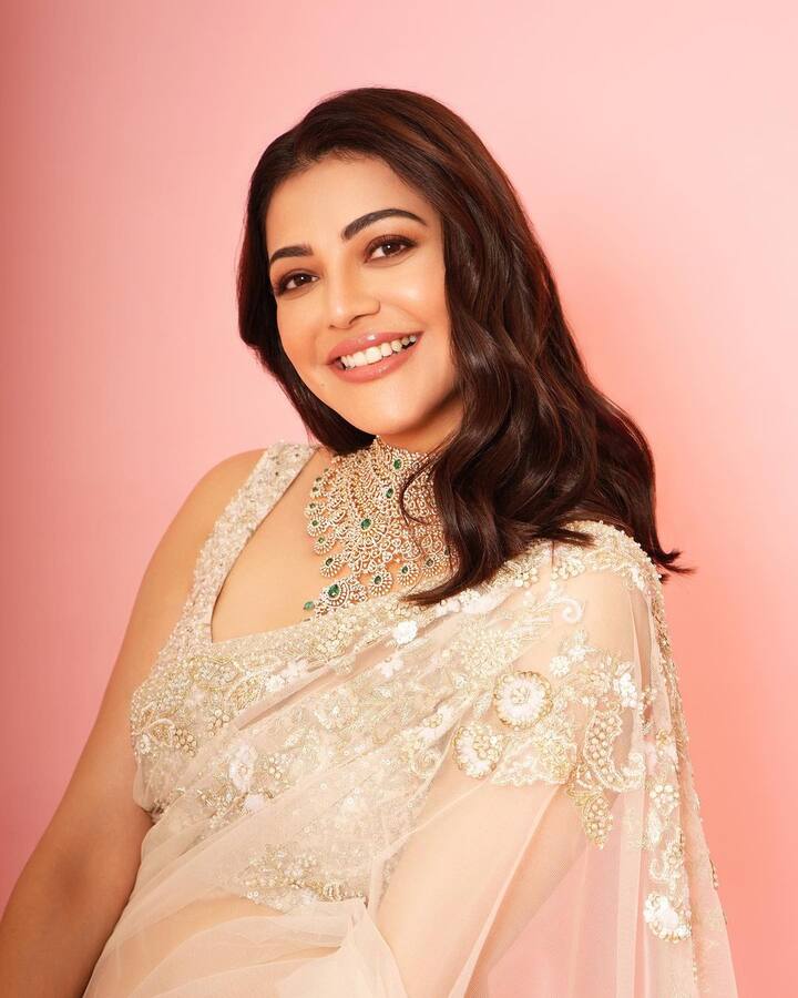 இவர் பல ஸ்டார் நடிகர்களுடன் இணைந்து பல வெற்றி திரைப்படங்களில் நடித்துள்ளார்.