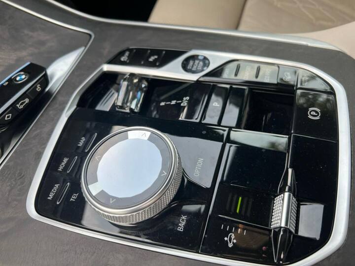 Elsewhere, the gear selector isn't a stubby unit like it was as now it is a lot more posh being made of glass. Amongst the loads of features on offer, heated/cooled seats, a 16-speaker Harman Kardon audio, soft close doors, internal dash cam for recording, a customizable heads-up display along with remote parking via smartphone are some which stand out. (Image Credit: Somnath Chatterjee)