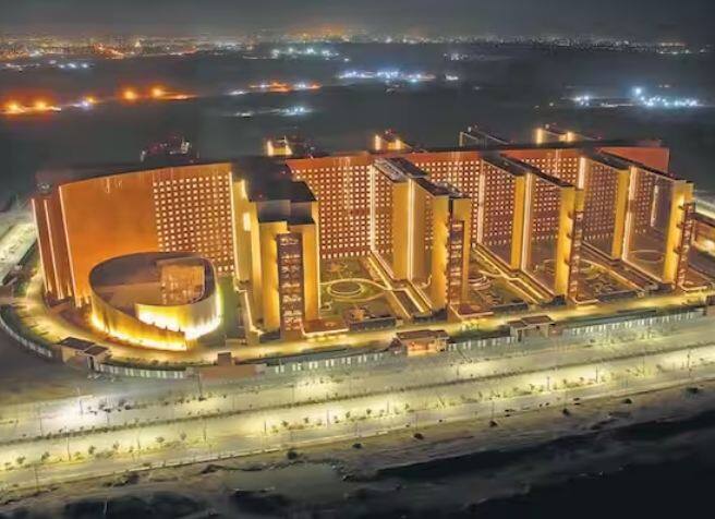 ਇਸ ਪੂਰੀ ਇਮਾਰਤ ਵਿੱਚ 15 ਮੰਜ਼ਿਲਾਂ ਦੇ 9 ਟਾਵਰ ਹਨ। ਇਸ ਵਿੱਚ 300 ਵਰਗ ਫੁੱਟ ਤੋਂ ਲੈ ਕੇ 1 ਲੱਖ ਵਰਗ ਫੁੱਟ ਤੱਕ ਦੇ ਦਫਤਰ ਬਣਾਏ ਗਏ ਹਨ। ਇਸ ਇਮਾਰਤ ਨੂੰ ਇੰਡੀਅਨ ਗ੍ਰੀਨ ਬਿਲਡਿੰਗ ਕੌਂਸਲ ਤੋਂ ਪਲੈਟੀਨਮ ਰੇਟਿੰਗ ਵੀ ਮਿਲੀ ਹੈ।