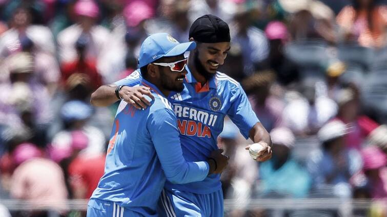 IND vs SA: Arshdeep Singh claims he was nervous before the match after picking fifer in the 1st ODI IND vs SA: তাঁর বোলিং বিক্রমেই কুপোকাত দক্ষিণ আফ্রিকা, তবে ম্যাচের আগে অর্শদীপ সিংহ নিজেই ছিলেন চাপে!