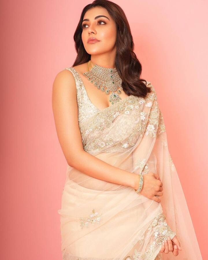 இவரது இந்த புகைப்படங்கள் லைக்ஸ்களை அள்ளி வருகிறது.