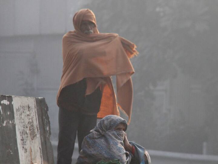 Haryana-Punjab Weather Today: बढ़ रहा सर्दी का सितम, हरियाणा के 14 जिलों में घनी धुंध का अलर्ट, पंजाब में शीतलहर से घरों में कैद लोग Haryana Punjab Weather Update Today 17 December temperature dropped cold Ambala Gurugram Amritsar Jalandhar ka Mausam Haryana-Punjab Weather Today: बढ़ रहा सर्दी का सितम, हरियाणा के 14 जिलों में घनी धुंध का अलर्ट, पंजाब में शीतलहर से घरों में कैद लोग