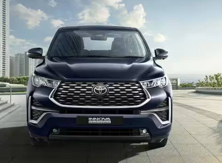 ਨਵੰਬਰ ਵਿੱਚ ਜਿਨ੍ਹਾਂ ਵਾਹਨਾਂ ਨੂੰ ਲੰਬਾ ਵੇਟਿੰਗ ਪੀਰੀਅਡ ਮਿਲ ਰਿਹਾ ਹੈ, ਉਨ੍ਹਾਂ ਵਿੱਚ ਟੋਇਟਾ ਇਨੋਵਾ ਹਾਈ ਕਰਾਸ ਸਿਖਰ 'ਤੇ ਹੈ। ਜੇਕਰ ਤੁਸੀਂ ਇਸ ਕਾਰ ਨੂੰ ਘਰ ਲਿਆਉਣ ਦੀ ਯੋਜਨਾ ਬਣਾ ਰਹੇ ਹੋ, ਤਾਂ ਤੁਹਾਨੂੰ ਲਗਭਗ 13 ਮਹੀਨਿਆਂ ਦਾ ਇੰਤਜ਼ਾਰ ਕਰਨਾ ਪੈ ਸਕਦਾ ਹੈ।