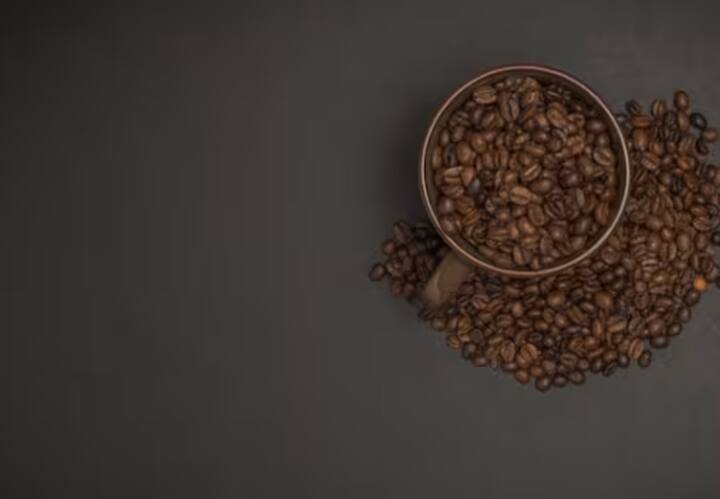 ਹੁਣ ਤੱਕ ਤੁਸੀਂ ਕੌਫੀ ਦੇ ਬਹੁਤ ਸਾਰੇ ਫਾਇਦਿਆਂ ਬਾਰੇ ਸੁਣਿਆ ਹੋਵੇਗਾ, ਪਰ ਕੀ ਤੁਸੀਂ ਕਦੇ ਸੋਚ ਸਕਦੇ ਹੋ ਕਿ ਇਸ ਦੀ ਵਰਤੋਂ ਹੱਥ ਧੋਣ ਲਈ ਵੀ ਕੀਤੀ ਜਾ ਸਕਦੀ ਹੈ?