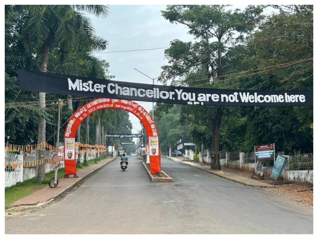 'Deliberate Actions Of CM': Kerala Guv Blames Vijayan For SFI Banners Against Chancellor At Calicut Uni 'Deliberate Actions Of CM': Kerala Governor Blames Vijayan For SFI Banners Against Chancellor At Calicut Uni 'Deliberate Actions Of CM': Kerala Guv Blames Vijayan For SFI Banners Against Chancellor At Calicut Uni