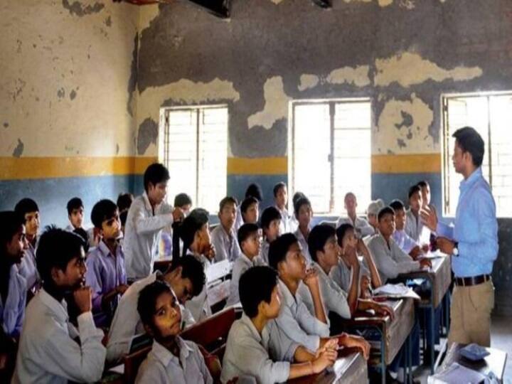Arunachal School Principal Thrashes Students For Failing To Recite Prayer Properly Lacking Sanskrit Proficiency சமஸ்கிருதத்தில் திணறிய மாணவர்கள்; சரமாரியாக தாக்கிய தலைமை ஆசிரியர் - நடந்தது இதுதான்!
