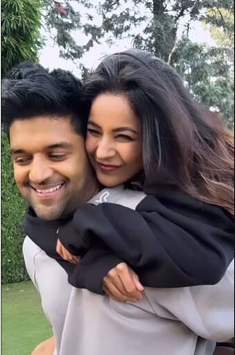 ਦਰਅਸਲ, ਹਾਲ ਹੀ ਵਿੱਚ ਸ਼ਹਿਨਾਜ਼ ਗਿੱਲ ਨੇ ਆਪਣੇ ਸੋਸ਼ਲ ਮੀਡੀਆ ਹੈਂਡਲ 'ਤੇ ਗੁਰੂ ਰੰਧਾਵਾ ਨਾਲ ਇੱਕ ਪੋਸਟ ਸ਼ੇਅਰ ਕੀਤੀ ਹੈ। ਵੀਡੀਓ 'ਚ ਸ਼ਹਿਨਾਜ਼ ਨੂੰ ਗੁਰੂ ਨੇ ਆਪਣੀ ਪਿੱਠ 'ਤੇ ਚੁੱਕ ਰੱਖਿਆ ਹੈ।