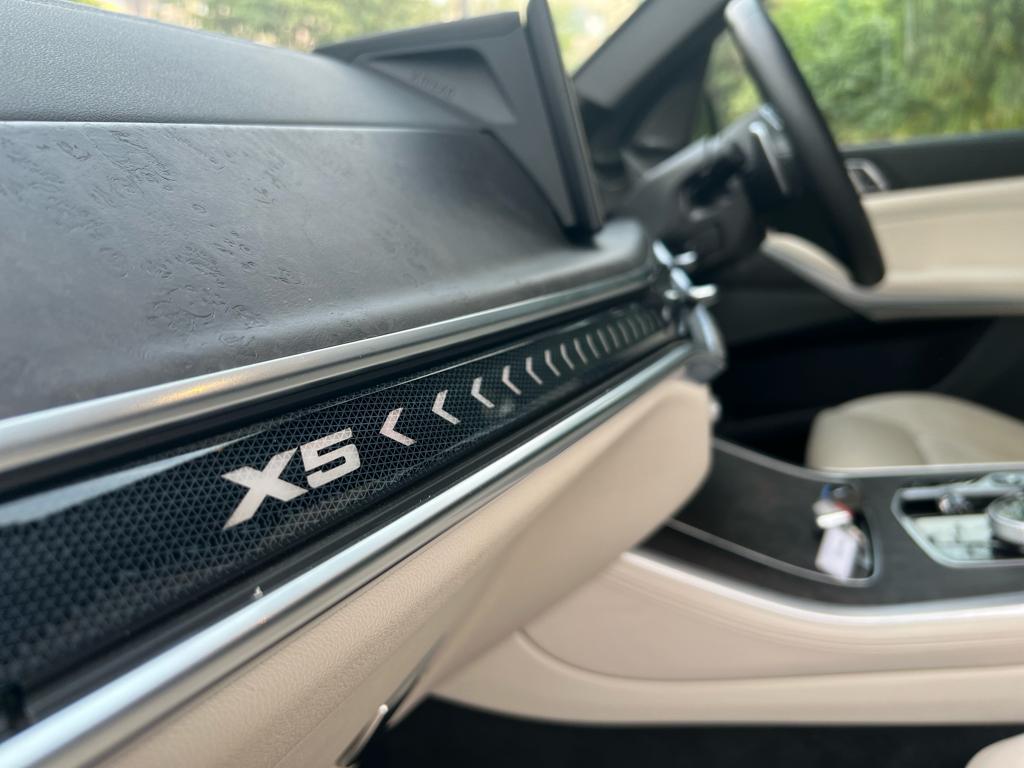 2023 BMW X5: देखिए 2023 बीएमडब्ल्यू एक्स5 फेसलिफ्ट का रिव्यू, एक बड़े साइज की दमदार एसयूवी 