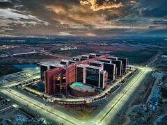 Surat Diamond Bourse: दुनिया की सबसे बड़ी ऑफिस बिल्डिंग, पीएम मोदी करने वाले हैं जिसका उद्घाटन, तस्वीरों में देखें