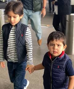 Pics: क्रिसमस मानने बच्चों संग वेकेशन पर निकले Saif-Kareena, बड़े भाई Taimur का हाथ थामे एयरपोर्ट पहुंचे जेह बाबा