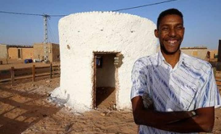 সাহারা মরুভূমি অঞ্চলে শরণার্থী মা-বাবার কোলে জন্ম টাটেহ্-র।  পশ্চিম সাহারা মরুভূমি অঞ্চলে মরক্কো এবং সাহরাবি আরব ডেমোক্র্যাটিক রিপাব্লিকের মধ্যে দ্বন্দ্ব চলছে নয় নয় করে চার দশক ধরে।   ছবি: টাটেহ্ লেহবিব বারিকার ট্যুইটার হ্যান্ডল থেকে সংগৃহীত।