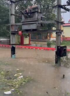 Srivaikundam Floods : ஸ்ரீவைகுண்டம் சுற்றுவட்டார கிராமங்களில் வெள்ளப்பெருக்கு..சிரமத்தில் மக்கள்..!