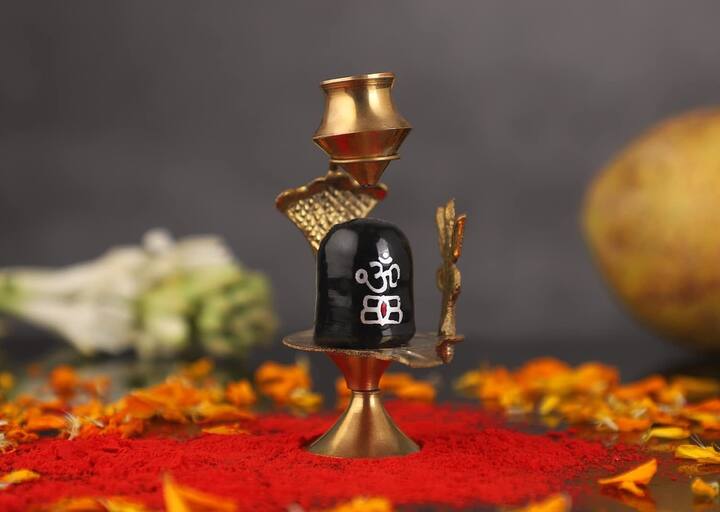 বলা হয়, তিনি ভক্তদের পুজোয় খুব দ্রুত প্রসন্ন হন এবং আবার পুজো বিধি পছন্দ না হলে তীব্র ক্রোধও ধারণ করেন।