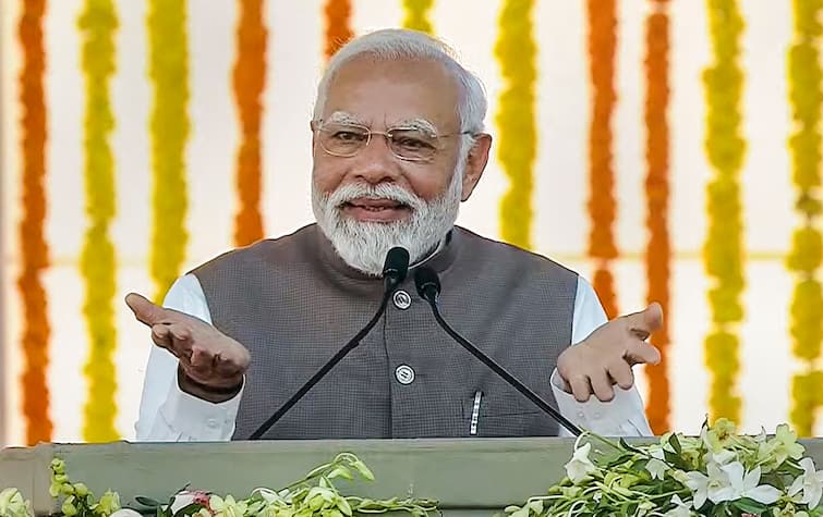 pm-modi-ayodhya-visit-airport-named-after-maharishi-valmiki-met-dalit-family-big-political-message-for-lok-sabha-election know know PM Modi In Ayodhya: ਮਹਾਰਿਸ਼ੀ ਵਾਲਮੀਕਿ ਦੇ ਨਾਂ 'ਤੇ ਏਅਰਪੋਰਟ, ਪੀਐਮ ਮੋਦੀ ਨੇ ਅਯੁੱਧਿਆ ਤੋਂ ਦਿੱਤਾ 2024 ਦਾ ਸਿਆਸੀ ਸੰਦੇਸ਼, ਜਾਣੋ ਕੀ ਕਿਹਾ...