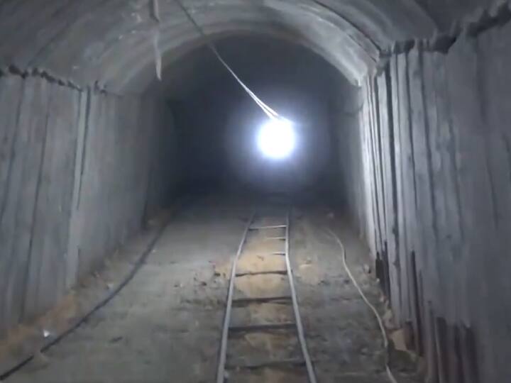 Israel Hamas War IDF Claims to have discovered biggest tunnel of Hamas says Gazans used to enter Israel IDF ने किया हमास की सबसे बड़ी सुरंग खोजने का दावा, 4 किलोमीटर में फैली है टनल, शेयर किया वीडियो