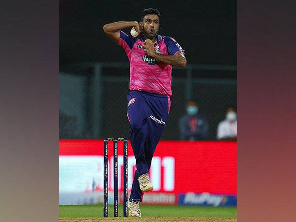 আইপিএলের ইতিহাসে মোট ১৩৫টি ওয়াইড বল করেছেন তামিলনাড়ুর এই অফস্পিনার।