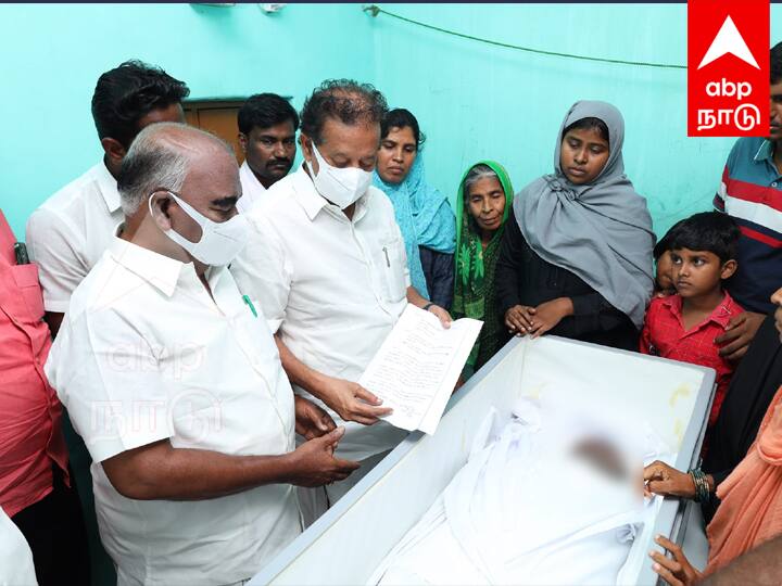 Villupuram Driver who died of heart attack in Dubai Body brought to Tamil Nadu after 6 days Ministers pay tribute in person Villupuram: துபாயில் உயிரிழந்த ஓட்டுனர்! 6 நாட்களுக்கு பின் தமிழகம் வந்த உடல் - அமைச்சர்கள் நேரில் அஞ்சலி