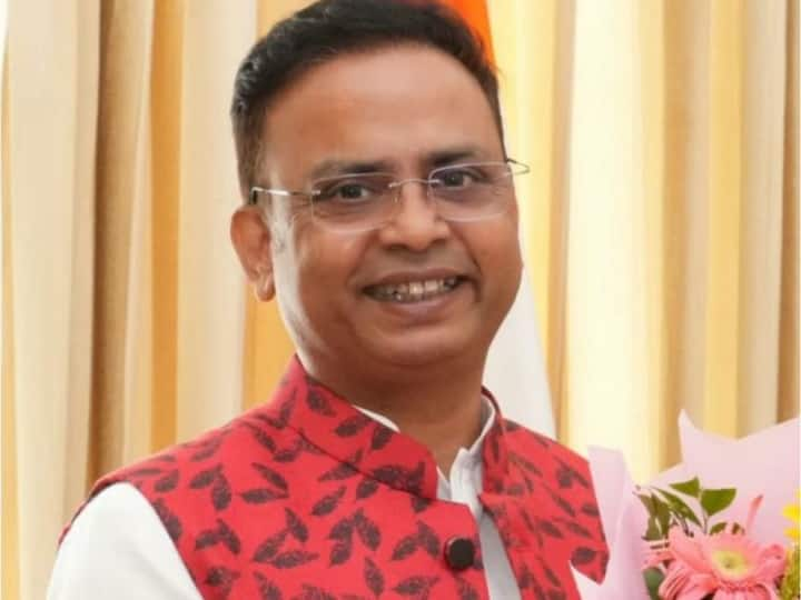 IAS RK Sudhanshu got responsibility of chief secretary of Uttarakhand Who will be next CS ANN Uttarakhand News: ब्यूरोक्रेसी के बॉस बने IAS आरके सुधांशु, अगले मुख्य सचिव के लिए इन नामों की शुरू हुई चर्चा