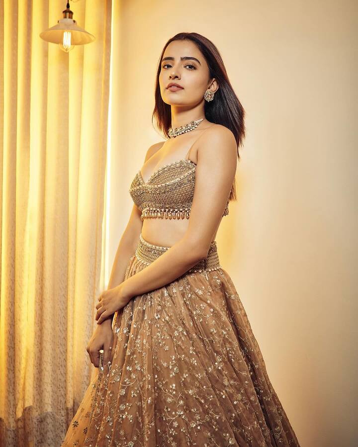 గ్లామర్ రోల్స్ చేయడానికి కూడా రుక్సార్ రెడీగా ఉన్నారని ఈ ఫోటోలు చూసి అనుకోవాలి. (Image Courtesy: rukshardhillon12 / Instagram)