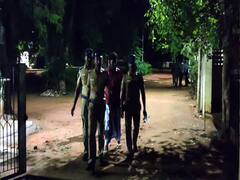 தனியாக செல்பவர்களிடம் பணத்தை பறிக்க வாளுடன் நின்றவர் கைது  - மதுரையில் பரபரப்பு