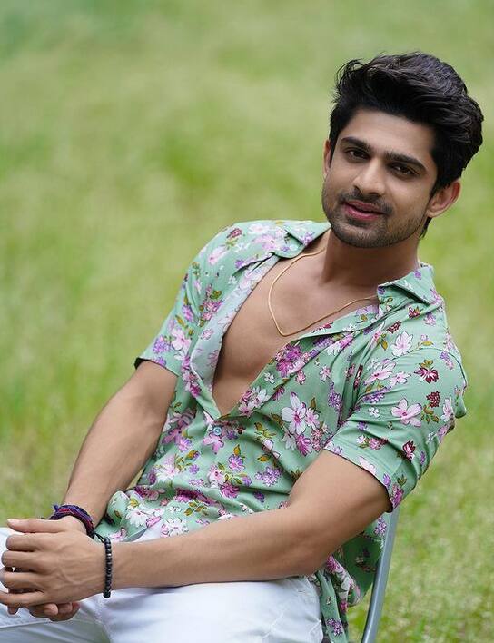 हालांकि, पिंकविला से बातचीत में खानजादी ने कहा कि हम दोनों के बीच एक दूसरे के लिए फीलिंग है. पर इसका मतलब ये नहीं कि हम रिलेशनशिप में हैं या फिर लव एंगल बनाने की कोशिश कर रहे थे. वो हो जाता है.