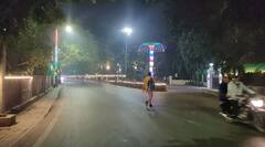 PM Narendra Modi In Varanasi: पीएम मोदी के वाराणसी दौरे से पहले दुल्हन की तरह सजाई गई काशी, बीजेपी ने की भव्य स्वागत की तैयारी, देखें तस्वीरें