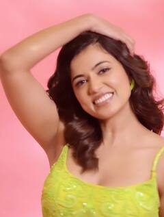 Anju Kurian Photos : மஞ்சள் உடையில் மனதை மயக்கும் அழகி அஞ்சு குரியன்..!