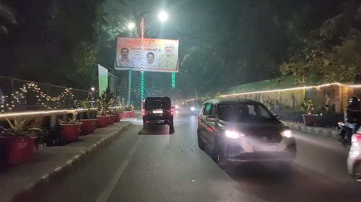 इस दौरान वह जनपद के चार प्रमुख जगहों पर आयोजित होने वाले कार्यक्रम में शामिल होंगे इसके अलावा प्रधानमंत्री मोदी के स्वागत की भव्य तैयारी देखी जा रही है.