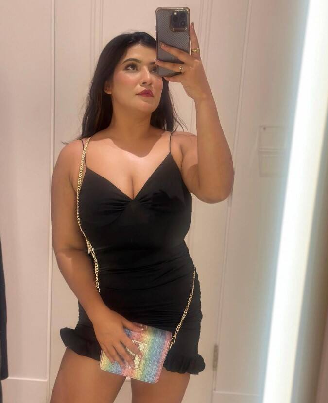 પ્રિયા સિંહનું કહેવું છે કે ગત રાત્રે કેટલાક પોલીસકર્મીઓ તેમની પાસે આવ્યા હતા. તે તેને એક કાગળ પર સહી કરવા દબાણ કરવાનો પ્રયાસ કરી રહ્યા હતા. મારી પાસે વકીલ ન હોવાથી મેં ના પાડી. તેમજ મારા પરિવારમાંથી કોઈ ન હતું. તે મારા પર દબાણ કરતા હતા. તેઓ કહેતા હતા કે જે થાય તે કાલે જોઈ લેશુ પણ અત્યારે સહી કરી આપો.  મેં સહી ના કરી એટલે તેઓ ગુસ્સે થઈને ચાલ્યા ગયા.